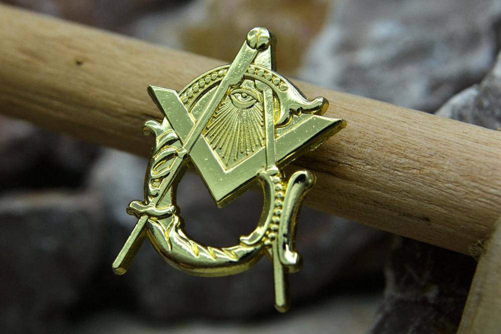Master Mason Blue Lodge Lapel Pin - Gold - Bricks Masons